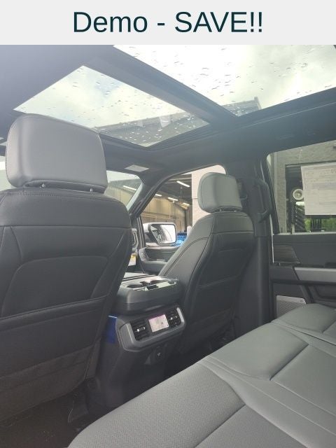 2025 Ford F-150 Lightning Lariat®