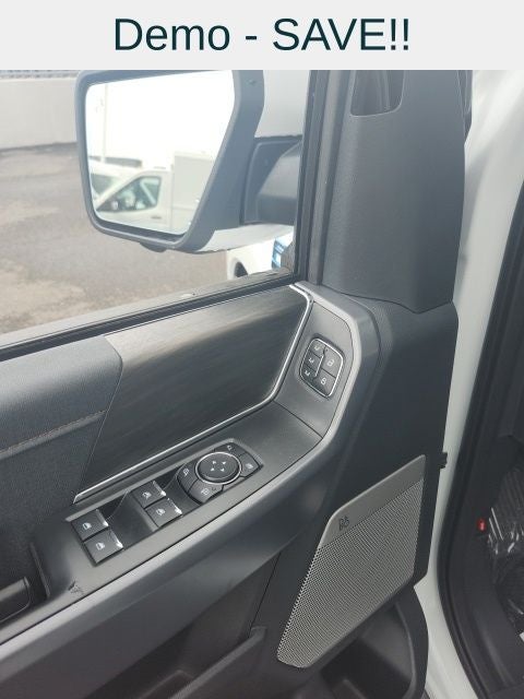 2025 Ford F-150 Lightning Lariat®