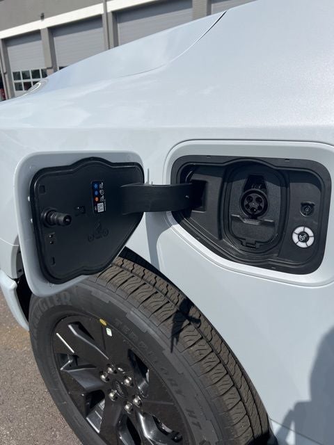 2025 Ford F-150 Lightning Lariat®