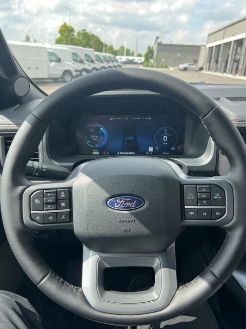 2025 Ford F-150 Lightning Lariat®