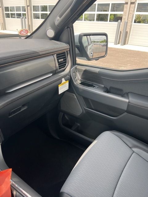 2025 Ford F-150 Lightning Lariat®