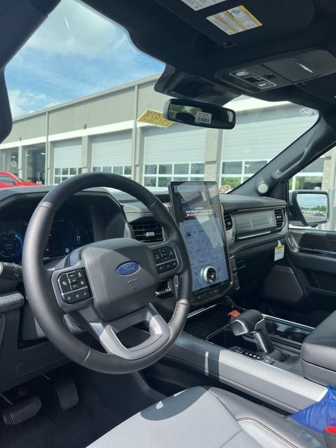 2025 Ford F-150 Lightning Lariat®