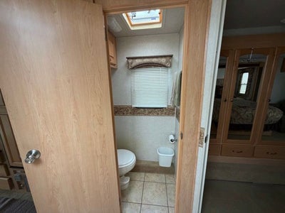 2004 Damon Intruder 373F