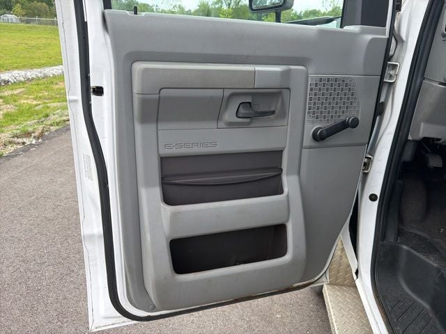 2011 Ford E-450SD Base Cutaway