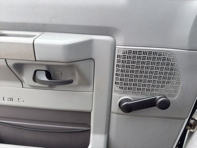 2011 Ford E-450SD Base Cutaway