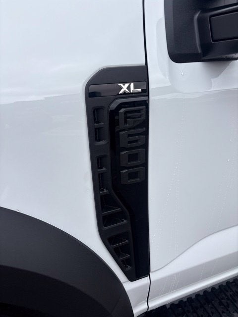 2027 Ford F-600SD F-600® XL