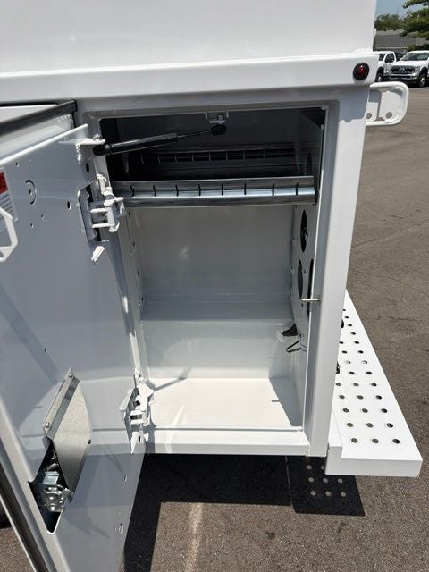 2027 Ford E-350SD Base Cutaway