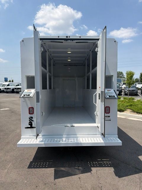 2027 Ford E-350SD Base Cutaway