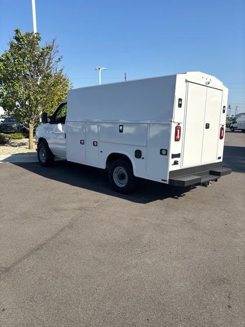 2027 Ford E-350SD Base Cutaway