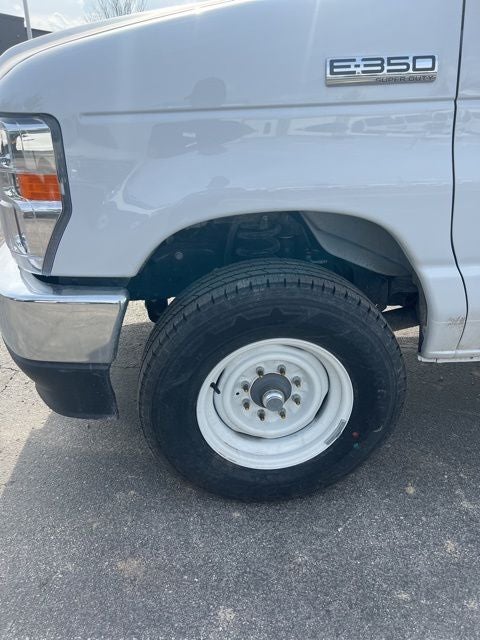 2025 Ford E-350SD Base Cutaway