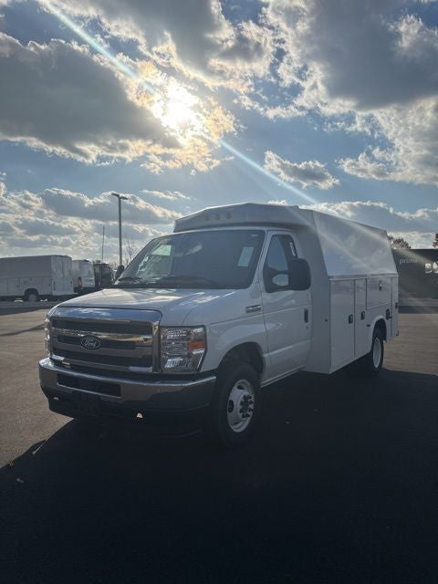 2026 Ford E-350SD Base Cutaway