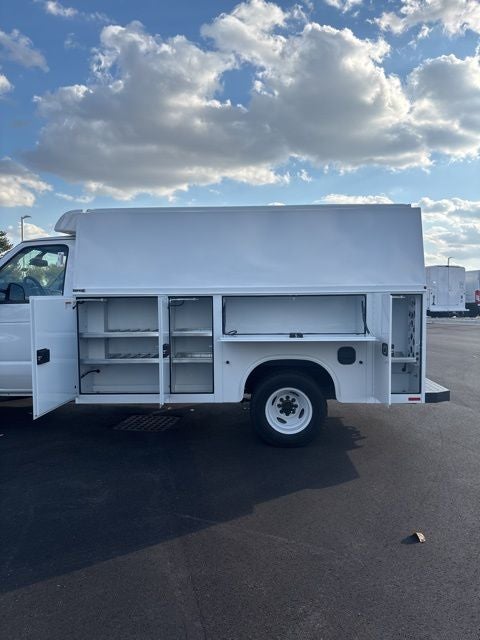 2026 Ford E-350SD Base Cutaway