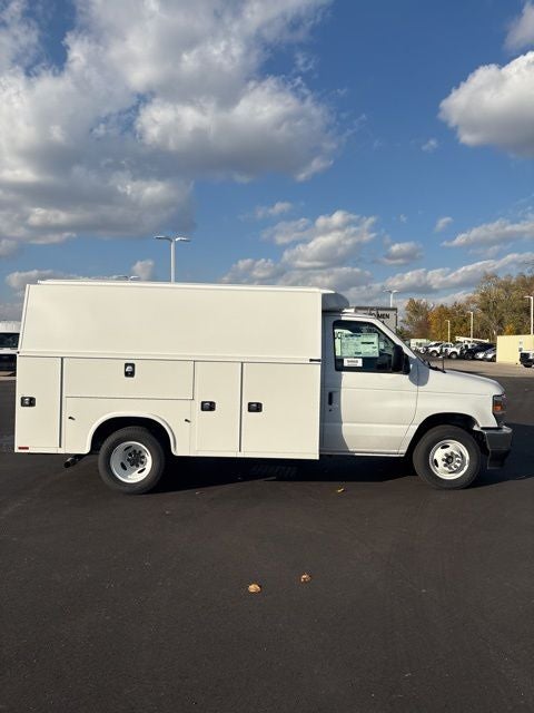 2026 Ford E-350SD Base Cutaway