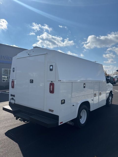 2026 Ford E-350SD Base Cutaway