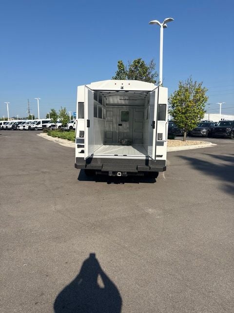 2027 Ford E-350SD Base Cutaway