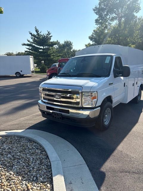 2027 Ford E-350SD Base Cutaway