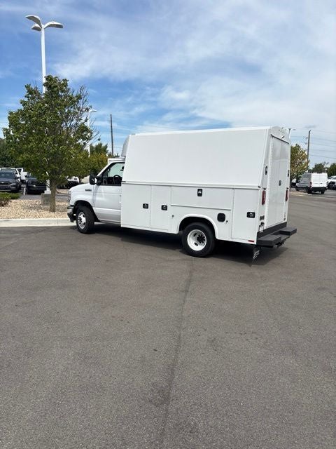 2027 Ford E-350SD Base Cutaway
