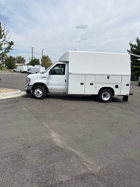 2027 Ford E-350SD Base Cutaway