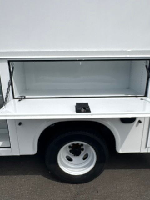 2027 Ford E-350SD Base Cutaway