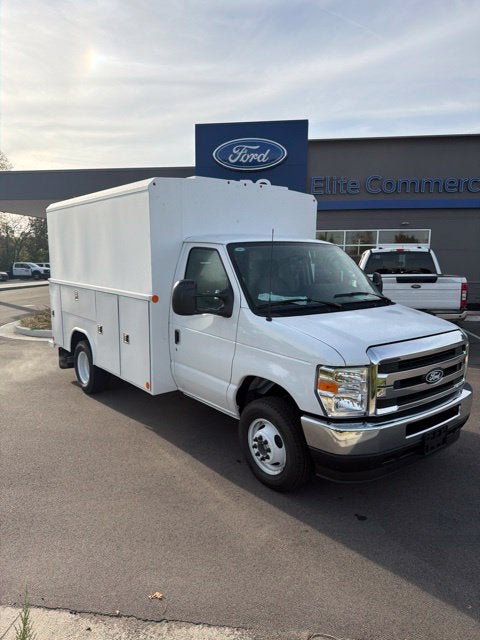 2027 Ford E-350SD Base Cutaway