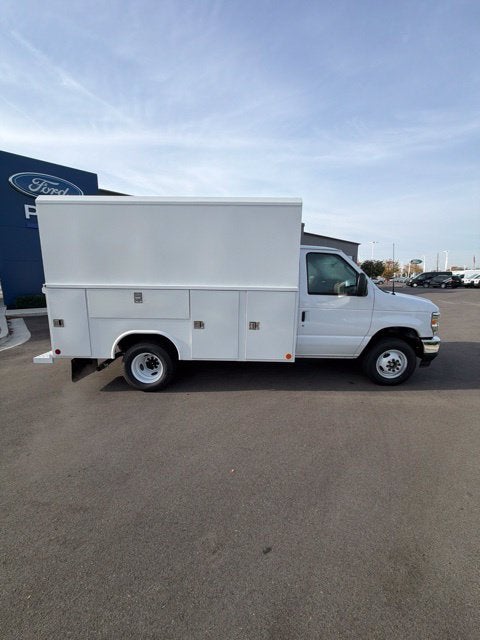 2027 Ford E-350SD Base Cutaway