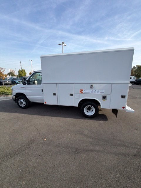 2027 Ford E-350SD Base Cutaway