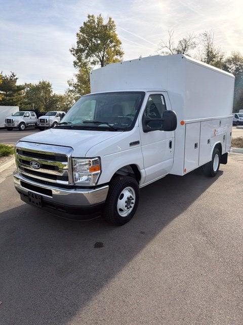 2027 Ford E-350SD Base Cutaway