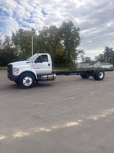 2027 Ford F-750SD Base