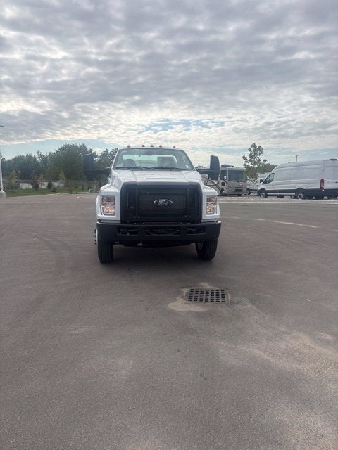 2027 Ford F-750SD Base