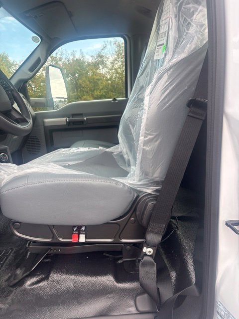 2027 Ford F-750SD Base