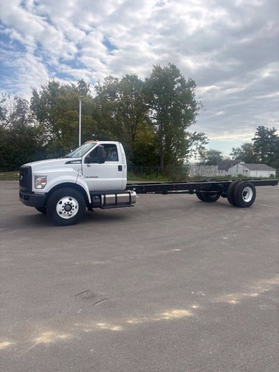 2027 Ford F-750SD Base