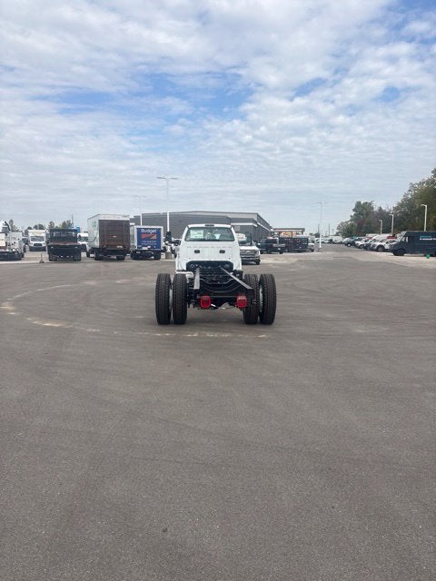 2027 Ford F-750SD Base
