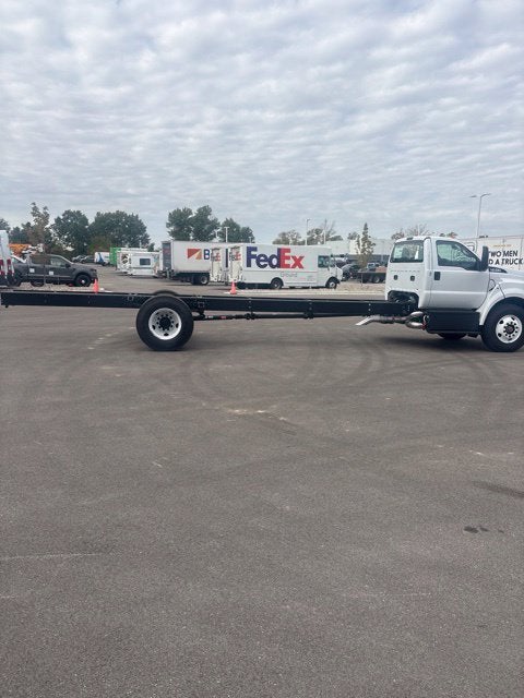 2027 Ford F-750SD Base
