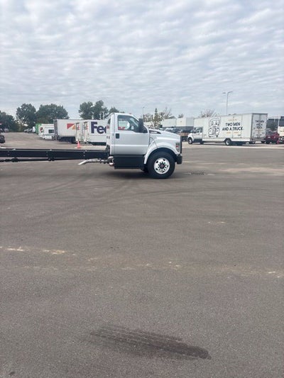 2027 Ford F-750SD Base
