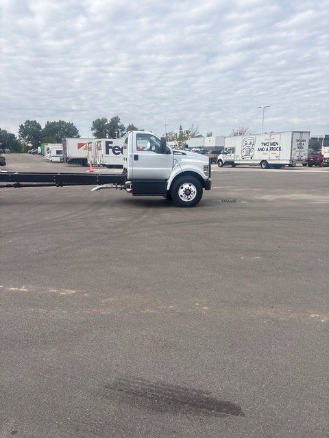 2027 Ford F-750SD Base