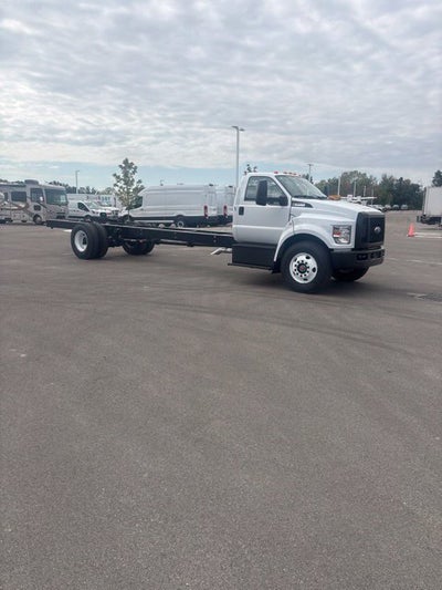 2027 Ford F-750SD Base