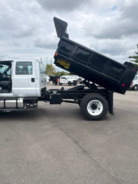 2027 Ford F-750SD Base