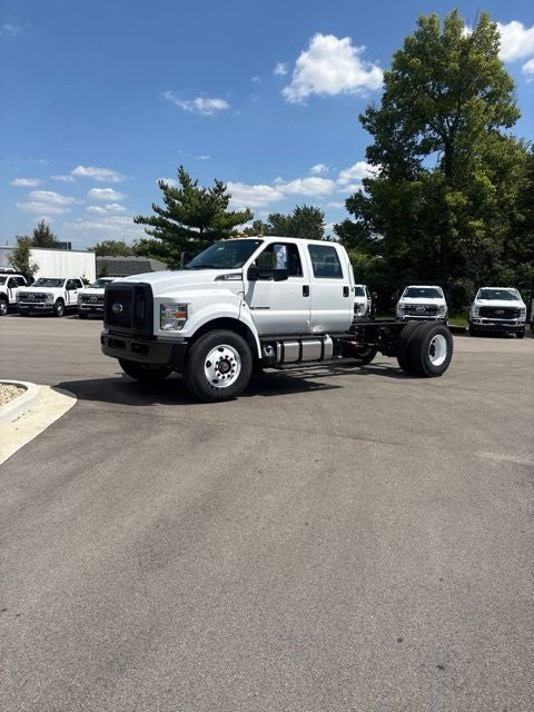 2027 Ford F-750SD Base