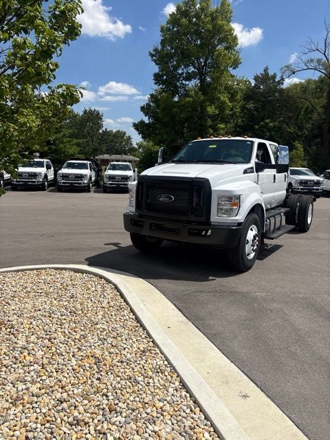 2027 Ford F-750SD Base