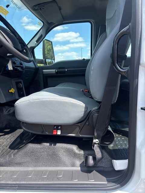 2027 Ford F-750SD Base