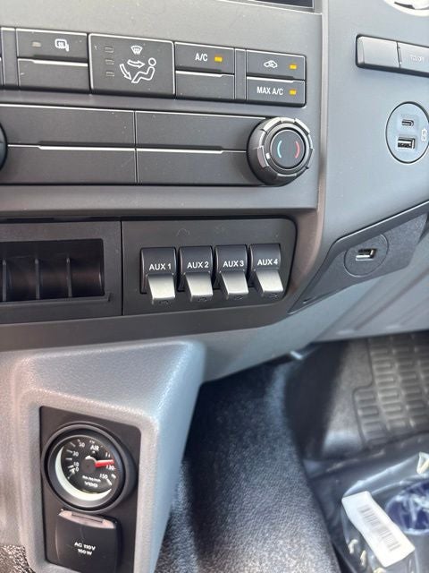 2027 Ford F-750SD Base