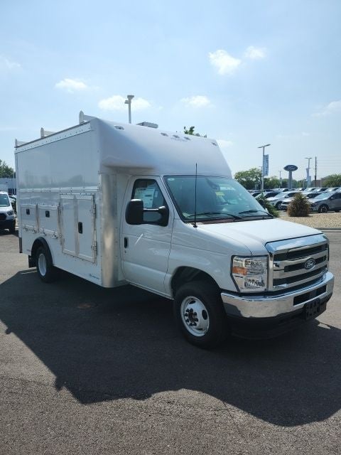 2026 Ford E-450SD Base