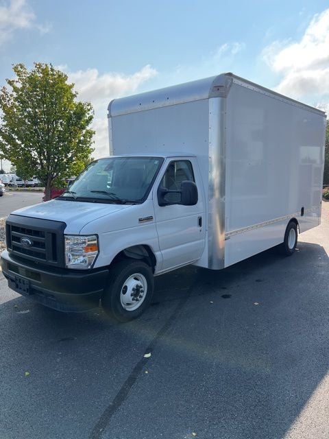 2025 Ford E-450SD Base