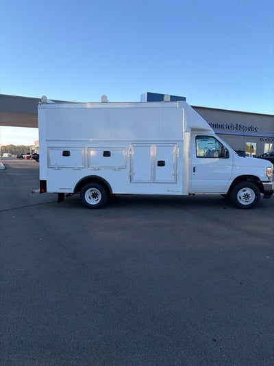 2027 Ford E-450SD Base
