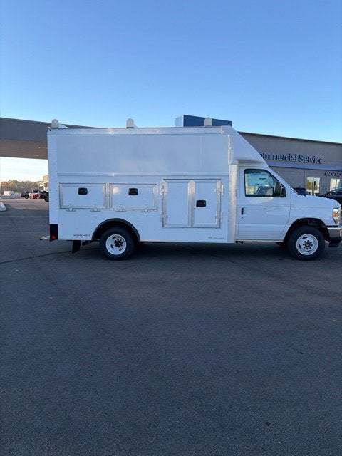 2027 Ford E-450SD Base
