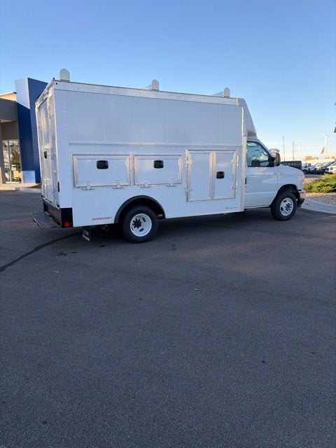 2027 Ford E-450SD Base