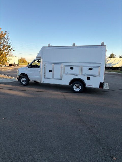 2027 Ford E-450SD Base