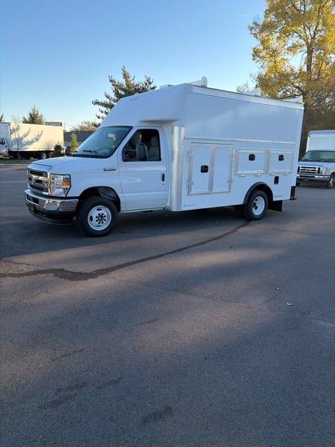 2027 Ford E-450SD Base