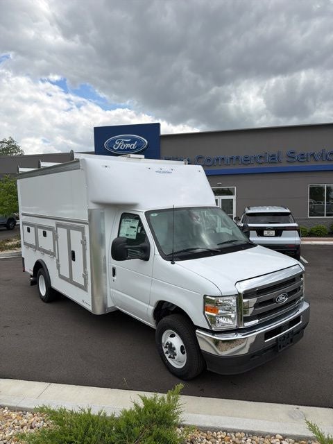 2027 Ford E-Series DRW E-450 Super Duty 158 in WB's photo
