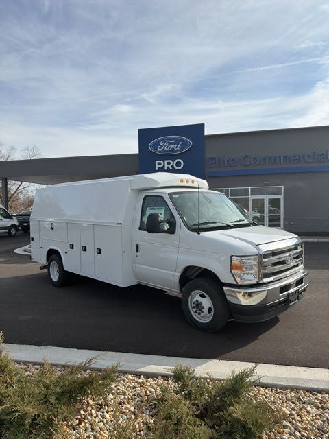 2026 Ford E-450SD Base